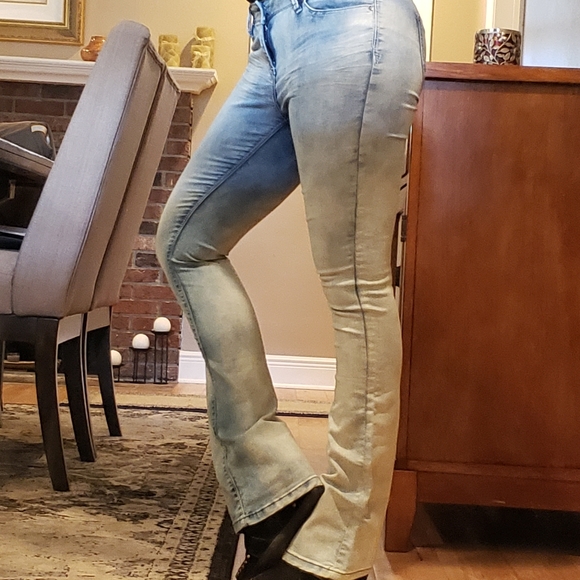 90s Vintage Light Wash Jeans - Picture 5 of 13